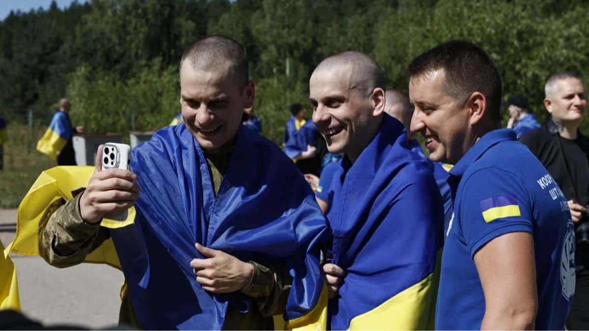 <span>Украинские военнопленные после возвращения в Украину, 14 августа 2025 года. Фото: Координационный штаб по вопросам обращения с военнопленными / ГУР Украины</span>