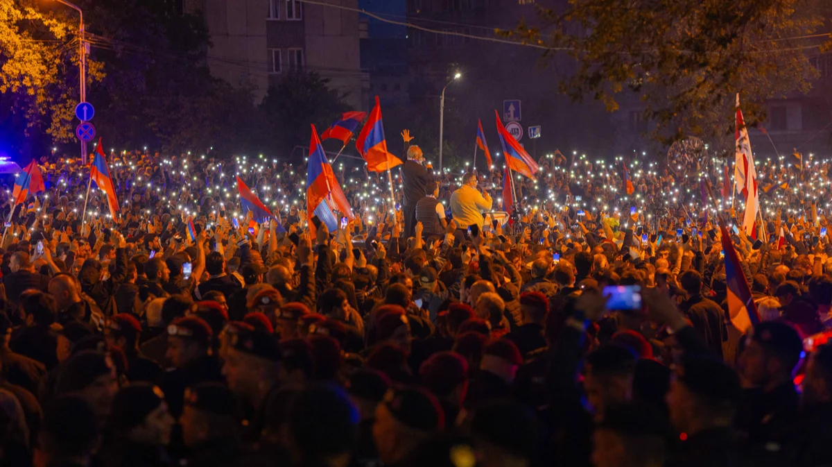 Политические интриги и объективное недовольство
