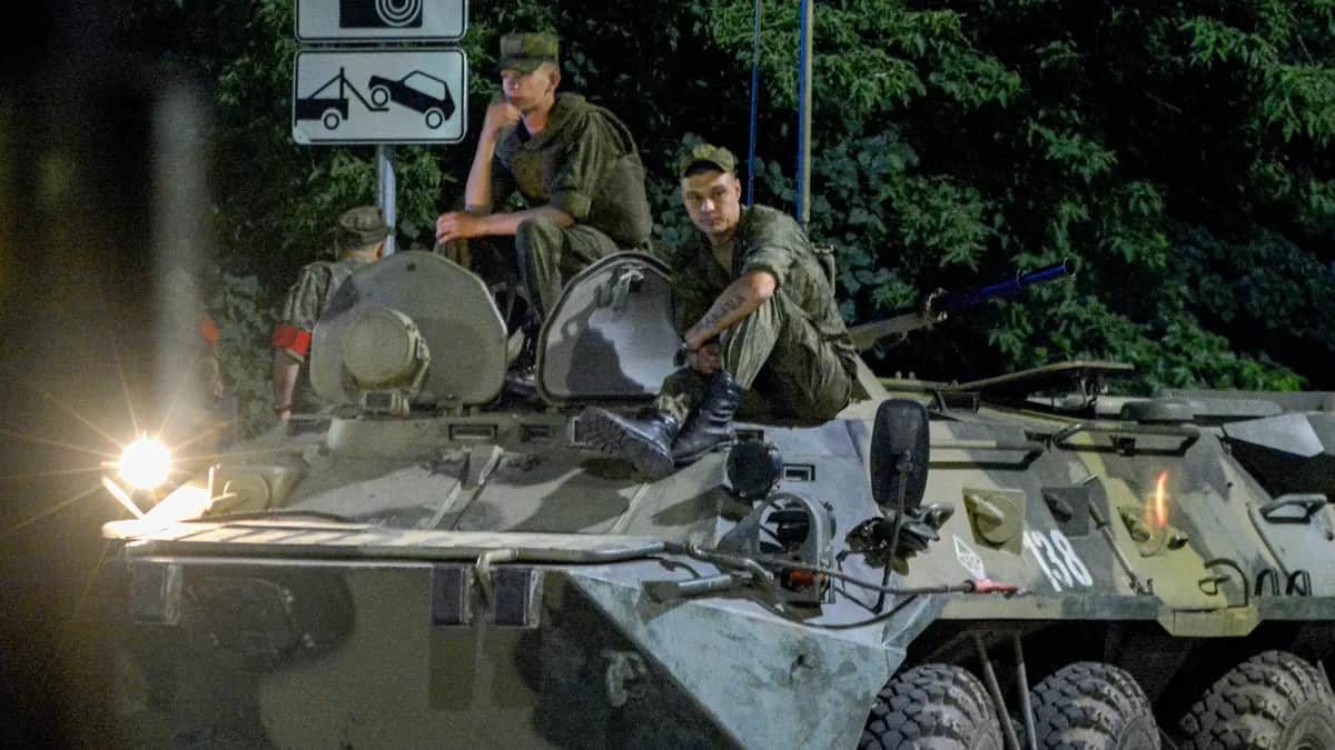 Russian servicemen blocking a street in the centre of Rostov-on-Don, 24 June 2023. Photo: EPA-EFE/ARKADY BUDNITSKY