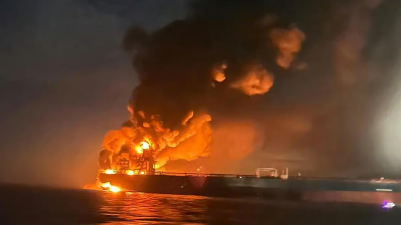 Атакованный танкер в Азовском море. Фото: соцсети / Telegram