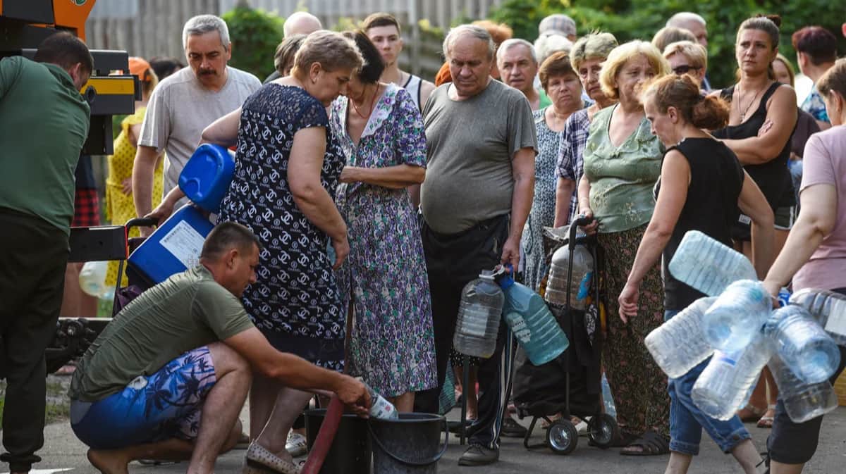 Очередь за привозной водой, Донецк, 29 июля 2025 года. Фото: Таисия Воронцова / Коммерсантъ / Sipa USA / Vida Press