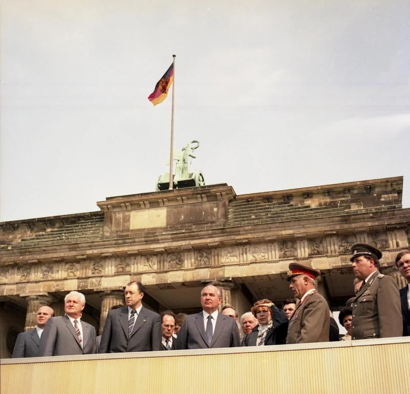 Михаил Горбачёв у Бранденбургских ворот. 1986 год. Фото: Wikipedia