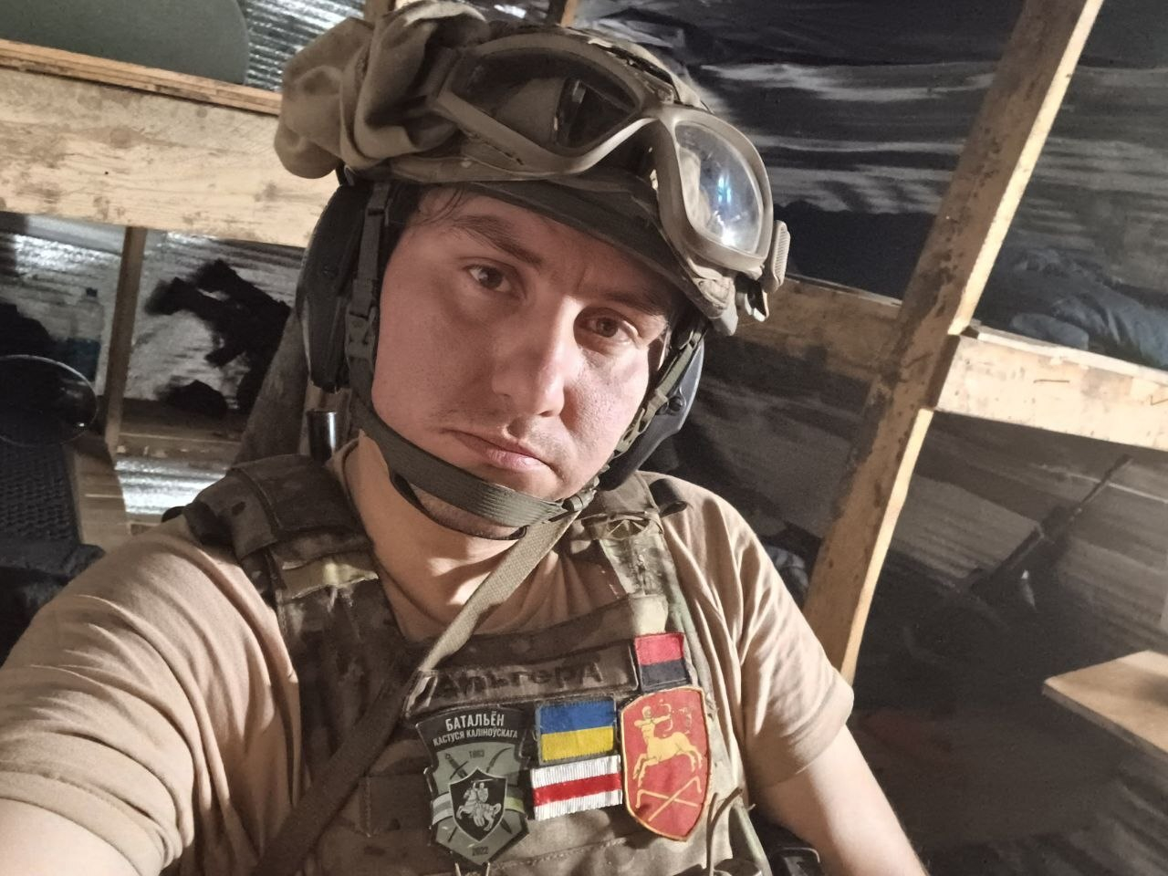 Альгерд под Бахмутом, сентябрь 2023 года. Фото: личный архив Альгерда / <a href="https://hromadske.ua/ru/voennye/267517-faktor-belarusi-boytsy-polka-imeni-kastusya-kalinovskogo-o-belorusskih-vlastyah-vozmozhnosti-ukrainsko-belorusskoy-voyny-i-rossiyskih-manipulyatsiyah?_gl=1*1o76fx1*_up*MQ..*_ga*MTg1MjY1NTcwNi4xNzg0MTA4Mjkw*_ga_FFQQ6F8PRK*czE3ODQxMDgyODkkbzEkZzAkdDE3ODQxMDgyODkkajYwJGwwJGgw*_ga_QRXBZKG0YN*czE3ODQxMDgyODkkbzEkZzAkdDE3ODQxMDgyODkkajYwJGwwJGgw" target="_blank">hromadske</a>