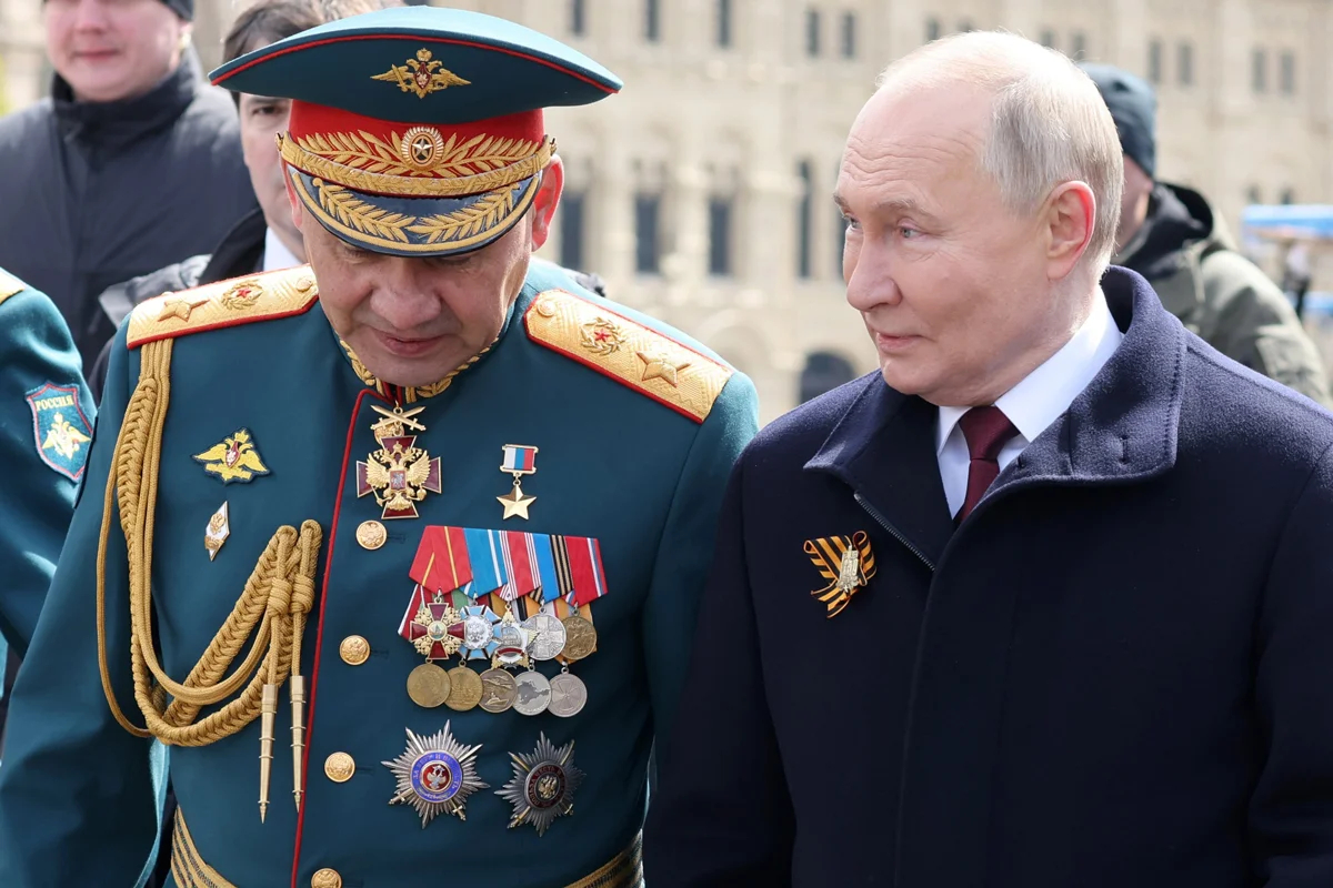 Сергей Шойгу и Владимир Путин на военном параде в Москве, 9 мая 2024 года. Фото: Михаил Клементьев / Спутник / Kremlin / EPA-EFE