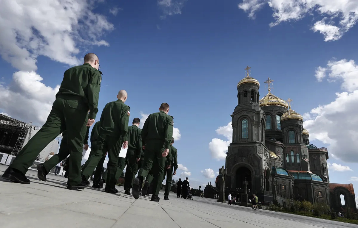 Russian servicemen attend a service in the cathedral in Patriot Park, near Moscow, on 19 August 2020. Photo: Maxim Shipenkov / EPA-EFE