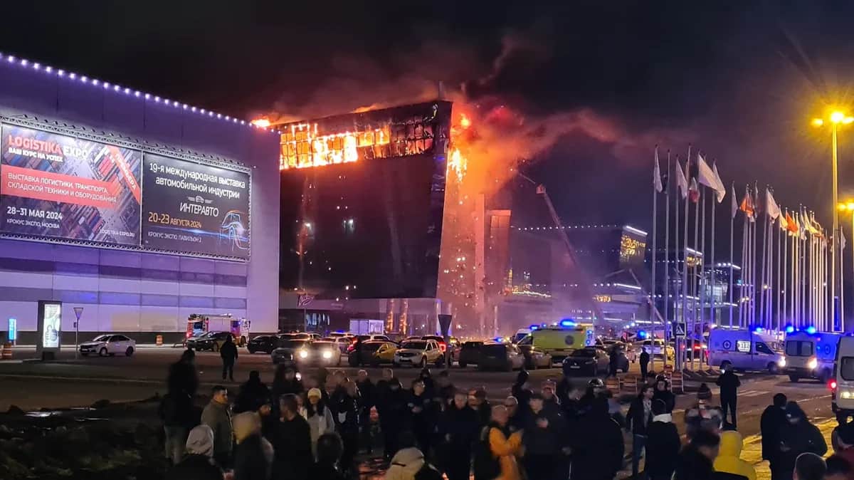 Горящее здание Crocus City Hall в подмосковном Красногорске. Фото: Денис Воронин / Агентство «Москва»