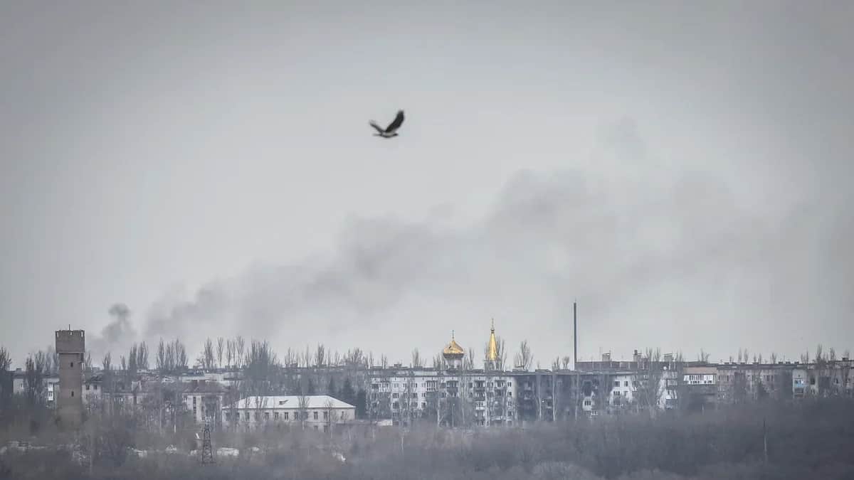 Smoke over Chasiv Yar, near Bakhmut, 7 April 2023. Photo: Oleh Petrasiuk / EPA-EFE