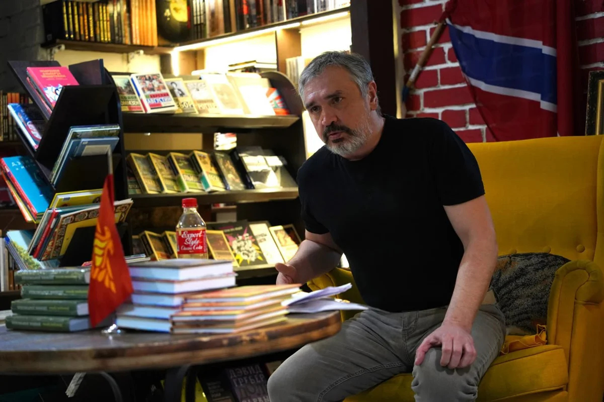 Презентация книги Дмитрия Артиса «Дневник добровольца», апрель 2024 года. Фото: Дмитрий Артис / <a data-sk="tooltip_parent" data-stringify-link="https://vk.com/album7010119_302768520" href="https://vk.com/album7010119_302768520" rel="noopener noreferrer" target="_blank">VK</a>