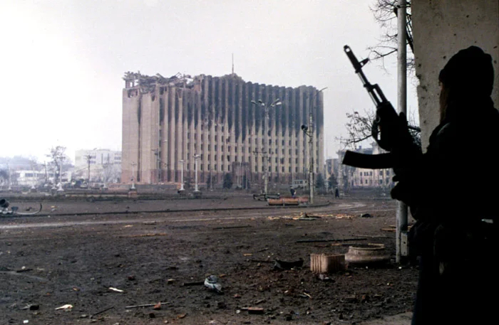 «Президентский дворец» в Грозном, январь 1995 года Фото: <a href="https://commons.wikimedia.org/w/index.php?curid=343751">Wikimedia Commons</a>, Mikhail Evstafiev, CC BY-SA 3.0