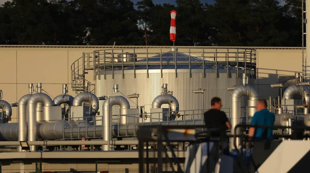 Рабочие на газоприемной компрессорной станции газопровода Nord Stream 1 в Любмине, Германия. Фото: Krisztian Bocsi / Bloomberg / Getty Images