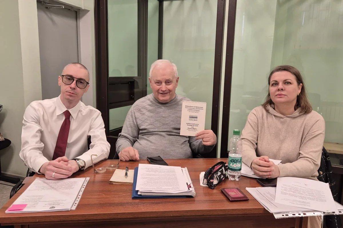 Mark Kuperman (C) in court. Photo: <a href="https://t.me/zapravarf/3431" rel="noopener noreferrer" title="https://t.me/zapravarf/3431">ZPCH</a> / Telegram