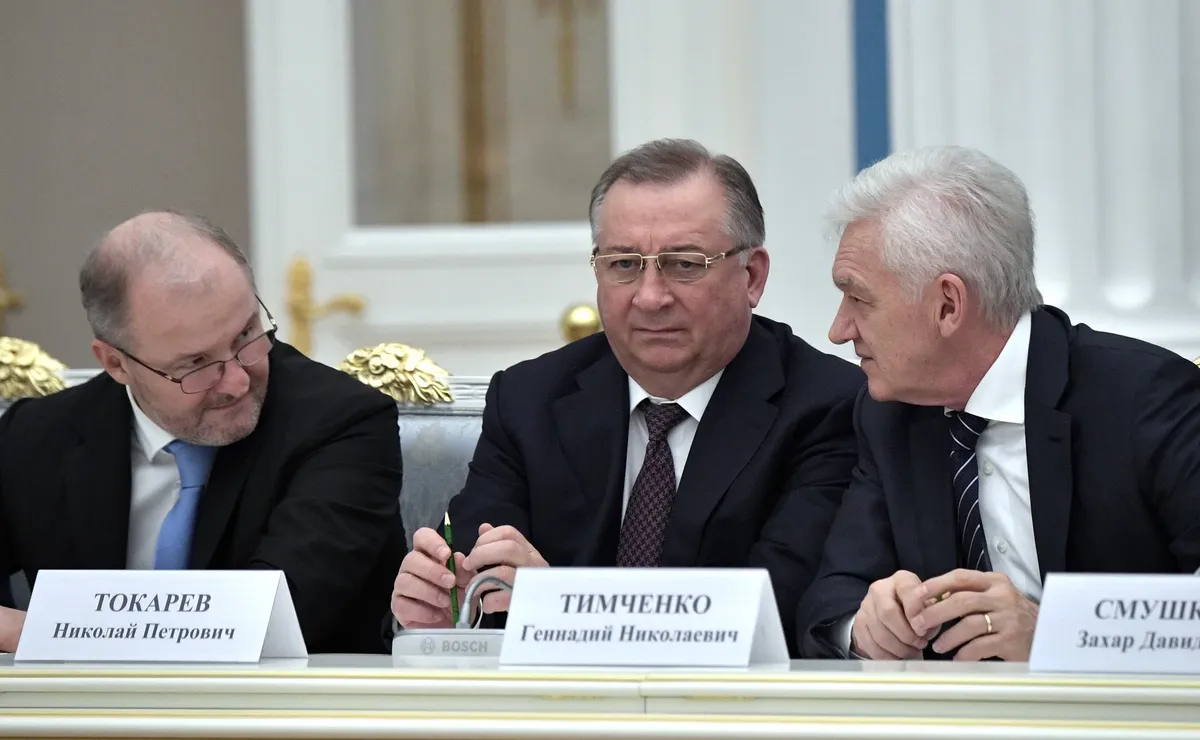 Owner of AEON Roman Trotsenko, Transneft President Nikolay Tokarev, and Volga Group Founder Gennady Timchenko (left to right). Photo: the Russian president’s website