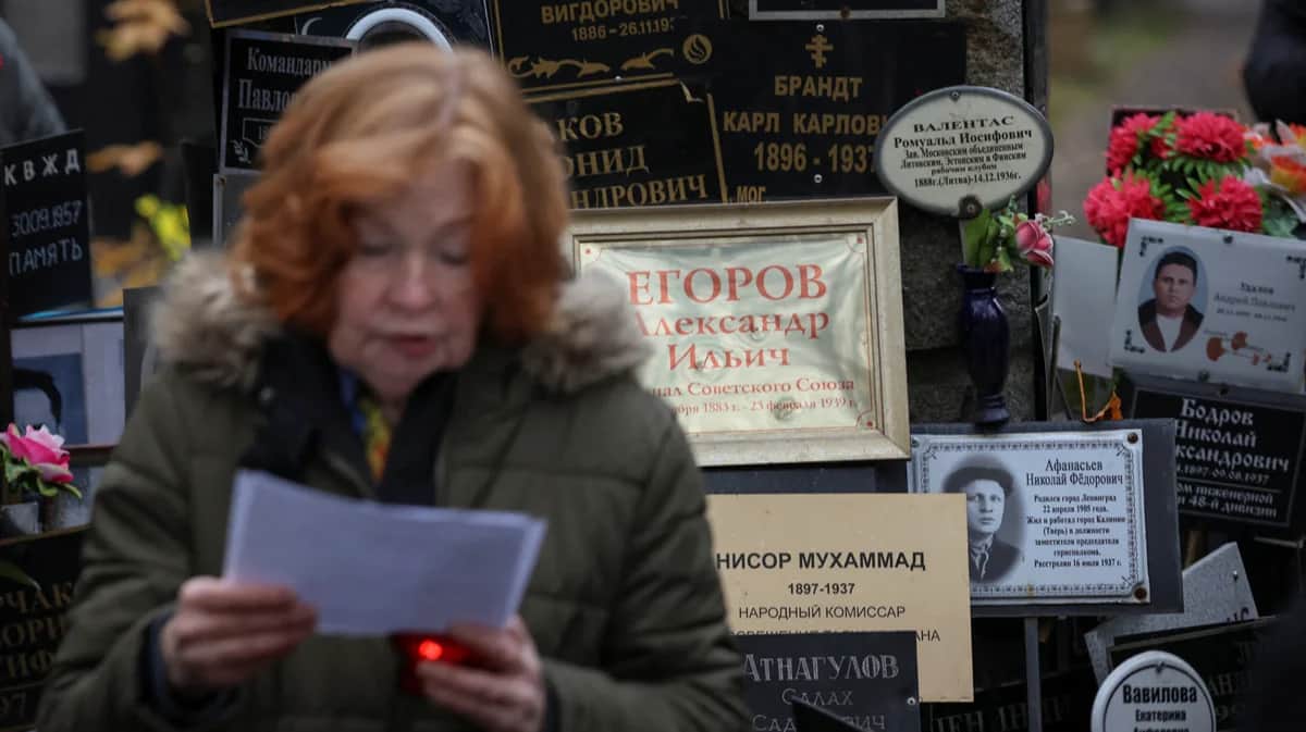Акция «Возращение имен» на Донском кладбище в Москве, 28 октября 2022 года. Фото: Юлия Морозова / Reuters / Scanpix / LETA