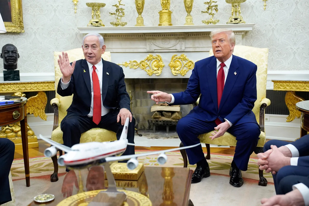 Дональд Трамп во время встречи с Биньямином Нетаньяху в Овальном кабинете Белого дома, Вашингтон, США, 7 апреля 2025 года. Фото: Yuri Gripas / EPA