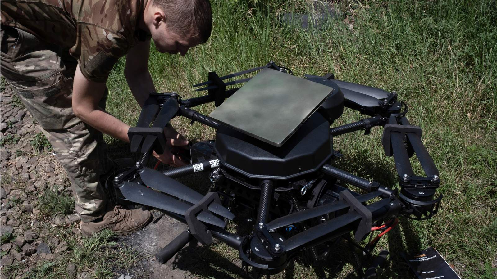 A Ukrainian drone operator installs a Starlink terminal to an attack drone near the frontline in eastern Ukraine’s Donetsk region, 26 June 2026. Photo: EPA / MARIA SENOVILLA