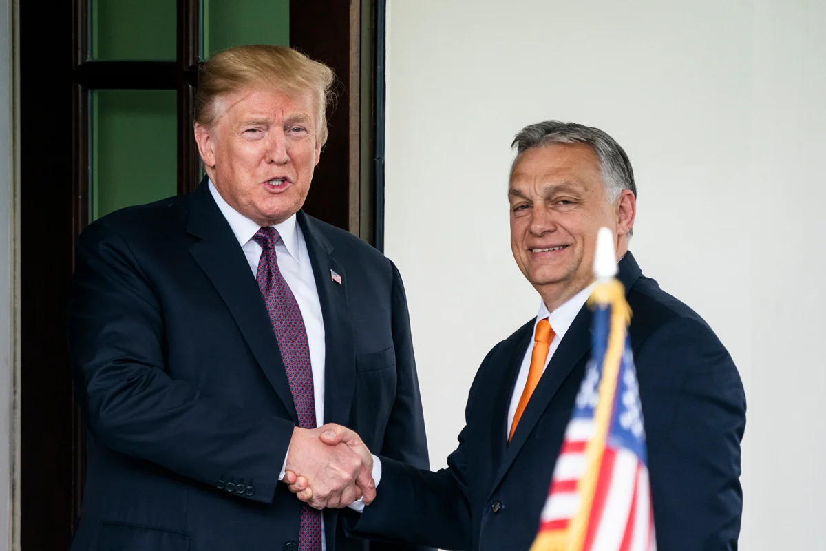 Президент США Дональд Трамп приветствует премьер-министра Венгрии Виктора Орбана в Белом доме, Вашингтон, округ Колумбия, США, 13 мая 2019 года. Фото: Jim Lo Scalzo / EPA