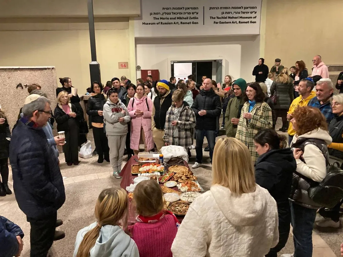 Кидуш в реформистской общине в Рамат-Гане. Фото: Илья Азар, специально для «Новой газеты Европа»