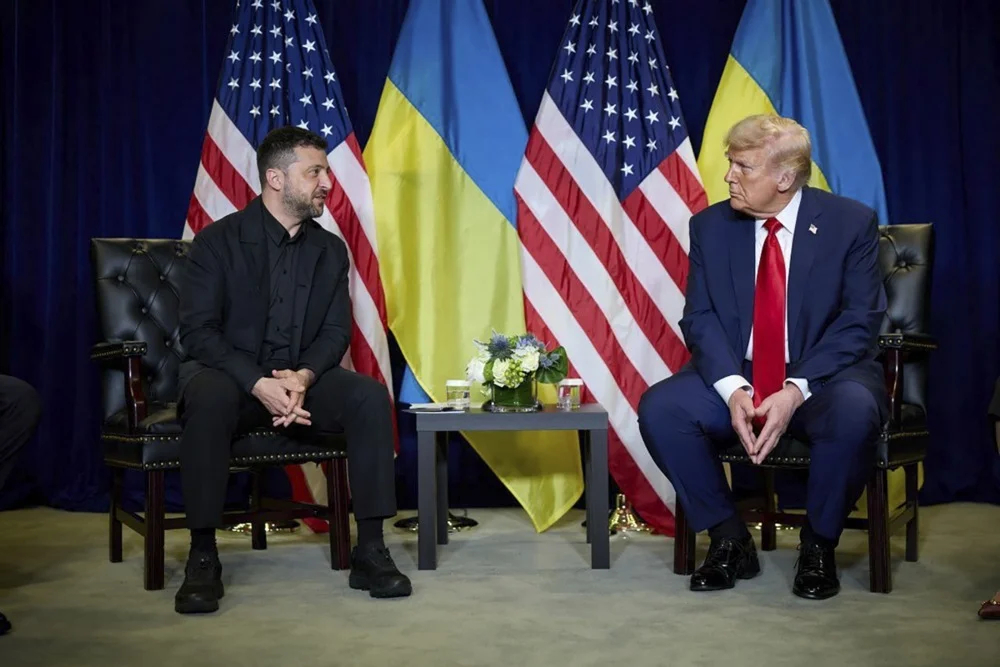 Президент США Трамп и президент Украины Зеленский встречаются в Нью-Йорке. Фото: EPA / Пресс-служба президента