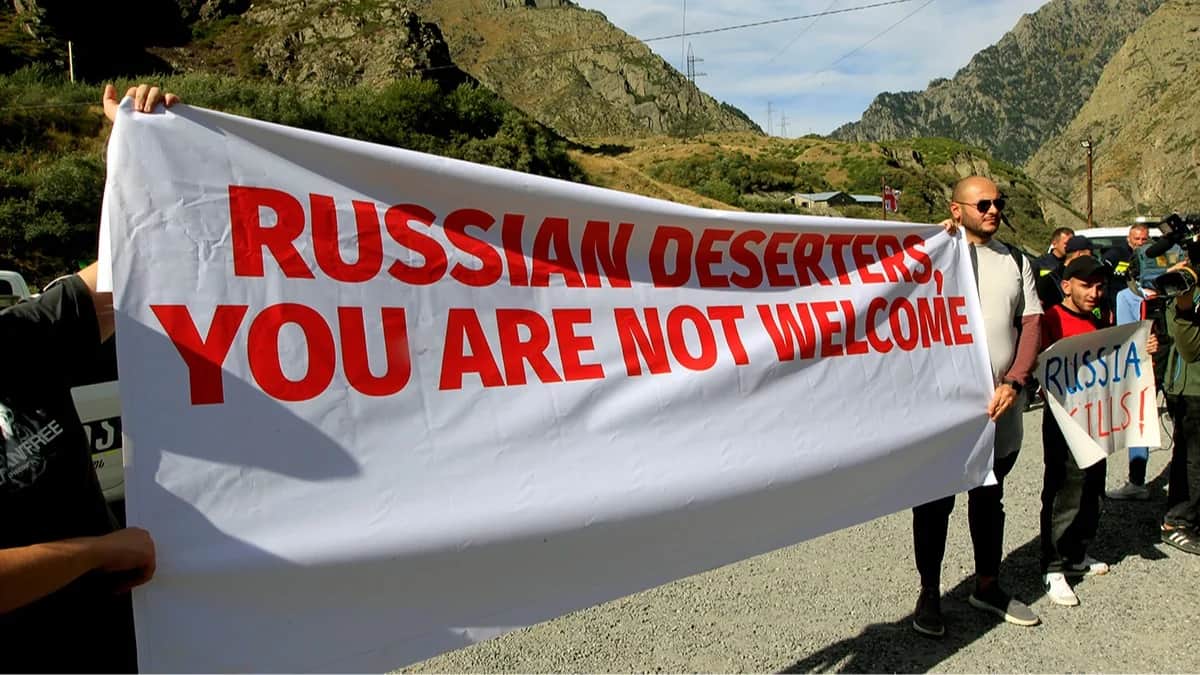 Акция, организованная политической партией Droa, возле пограничного перехода в Верхнем Ларсе между Грузией и Россией в Грузии, 28 сентября 2022 года. Фото: AP Photo / Scanpix / LETA