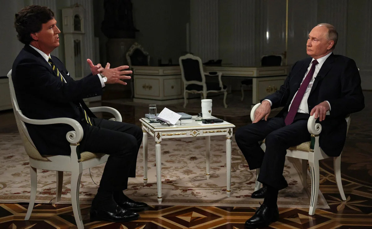 Владимир Путин дает интервью Такеру Карлсону в Москве, 9 февраля 2024 года. Фото: <a data-sk="tooltip_parent" data-stringify-link="http://kremlin.ru/events/president/news/73411/photos" href="http://kremlin.ru/events/president/news/73411/photos" rel="noopener noreferrer" target="_blank">Kremlin</a>
