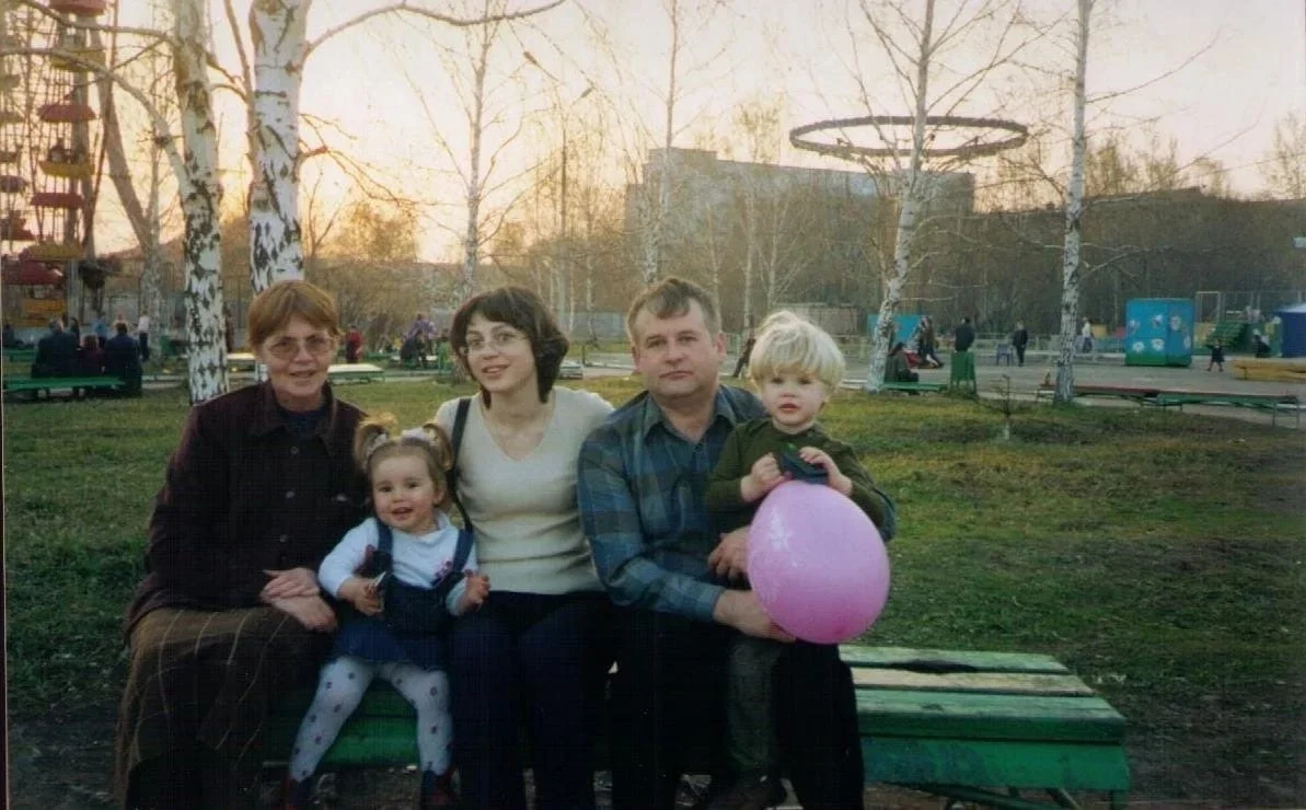 Дмитрий Колкер с семьей. Фото: Максим Колкер 