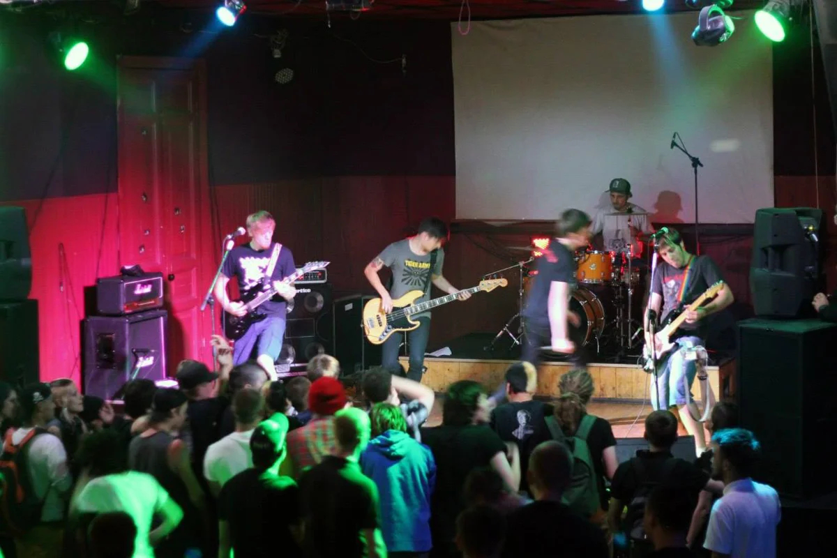 Концерт The Poseurs в Санкт-Петербурге, 19 июля 2013 года. Фото: <a data-sk="tooltip_parent" data-stringify-link="https://www.facebook.com/ThePoseurs" href="https://www.facebook.com/ThePoseurs" rel="noopener noreferrer" target="_blank">Facebook</a>