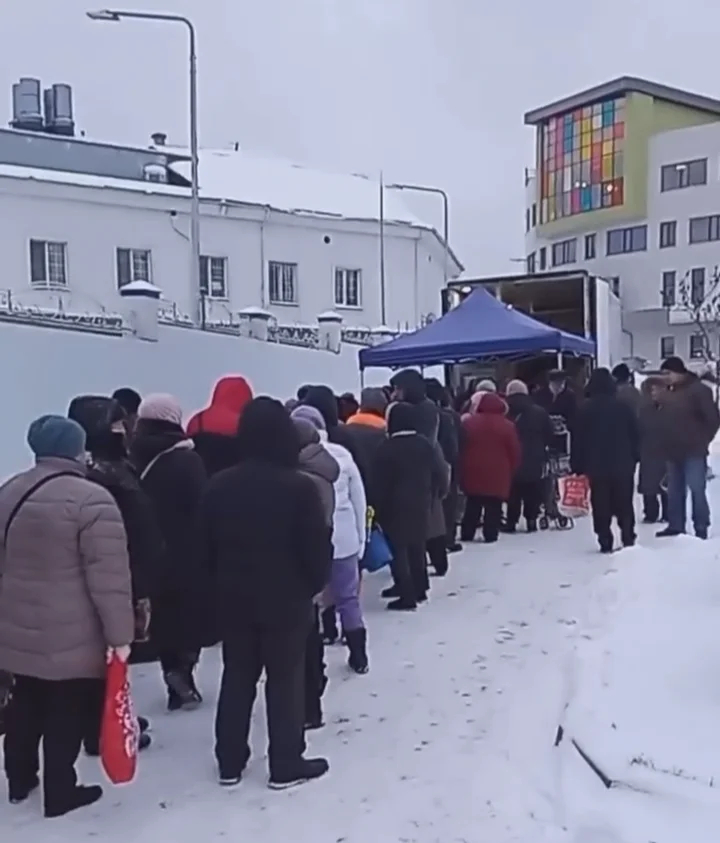 Очередь за яйцами на ярмарке в Белгороде, 10 декабря 2023 года. Скриншот из видео: Открытый Белгород / Telegram