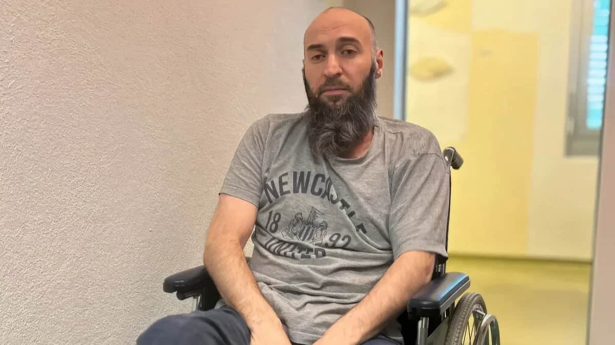 Ali Batayev in the hospital following his two-month-long hunger strike. Photo: Lachin Mamishov