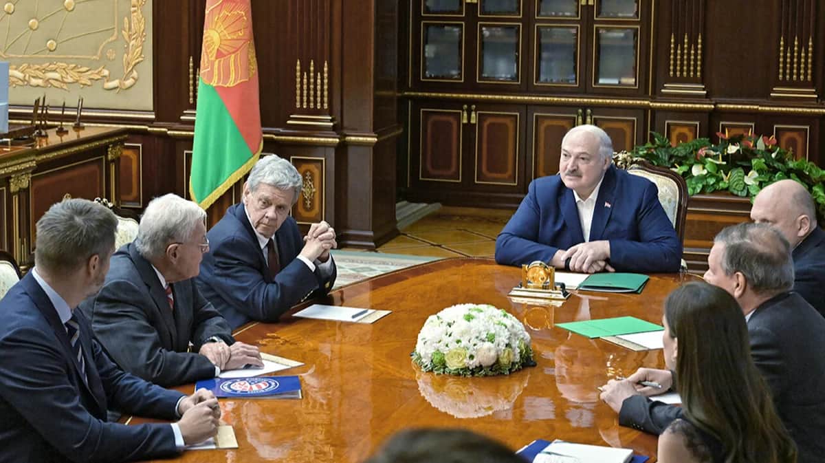 Встреча Александра Лукашенко со специальным представителем президента США по Украине генералом Китом Келлогом (2-й слева) в Минске, Беларусь, 21 июня 2025 года. Фото: Пресс-служба Лукашенко / EPA-EFE