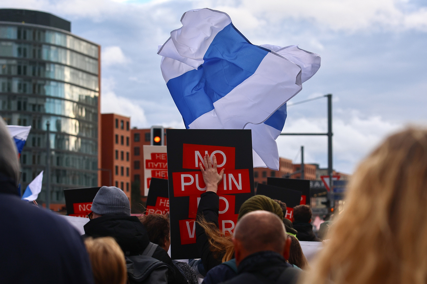 Участники антивоенной демонстрации россиян в Берлине, Германия, 17 ноября 2024 года. Фото: Filip Singer / EPA