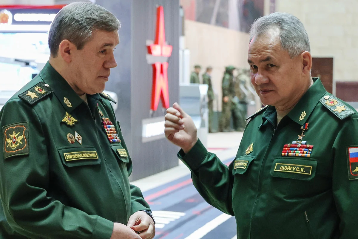 Сергей Шойгу и Валерий Герасимов. Фото: Михаил Клементьев / Спутник / Kremlin / EPA-EFE
