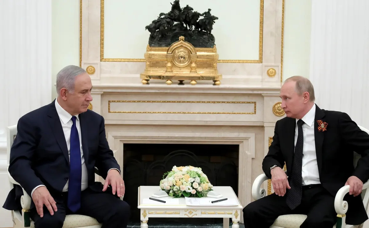Беньямин Нетаньяху и Владимир Путин, 9 мая 2018 года. Фото: <a href="http://www.kremlin.ru/events/president/news/57441">Президент России</a>