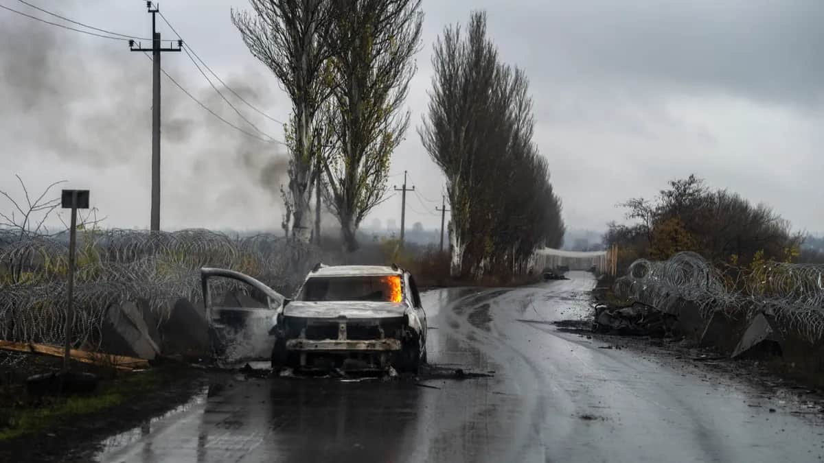 A car burns following a Russian attack on a road outside the frontline city of Kostyantynivka, in eastern Ukraine’s Donetsk region, 12 November 2025. Photo: EPA / AFU