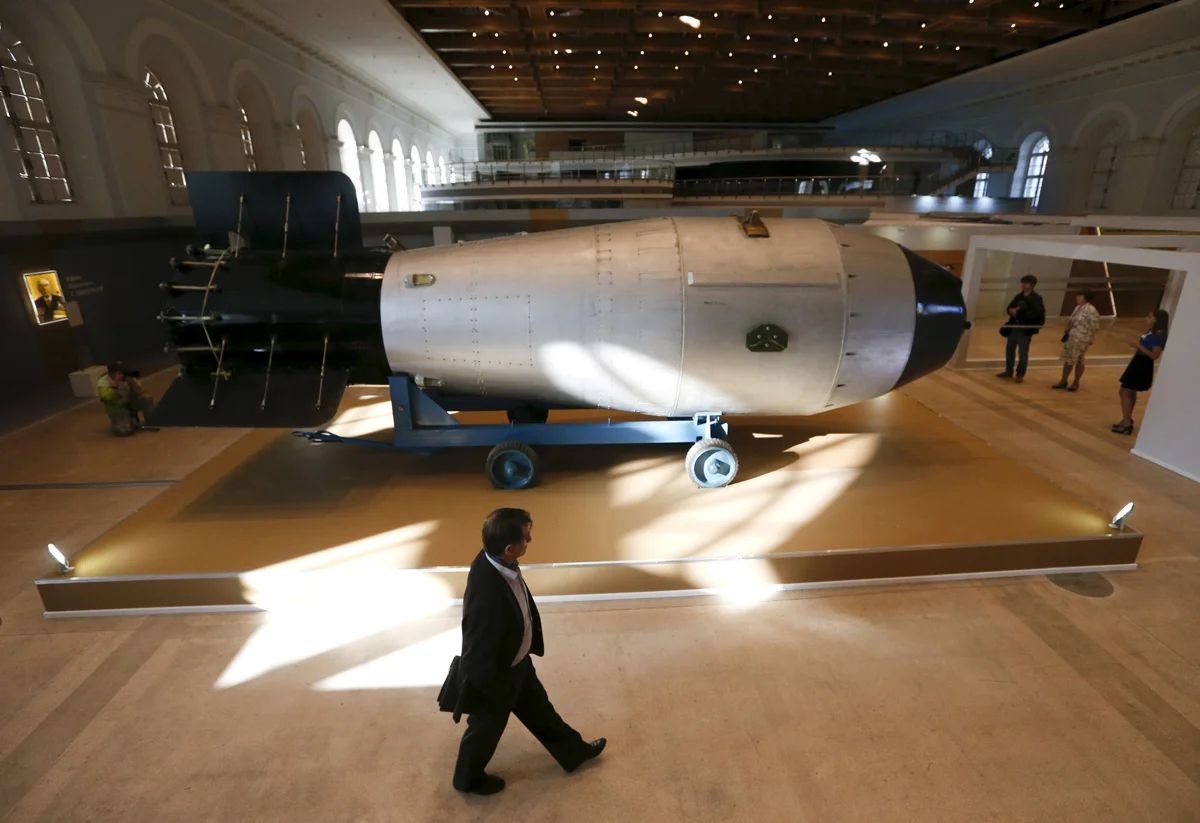 Копия самой большой взорванной советской ядерной бомбы АН-602 «Царь-Бомба» в Москве на выставке «Росатома», 31 августа 2015 года. Фото: Максим Змеев / Reuters / Scanpix / LETA