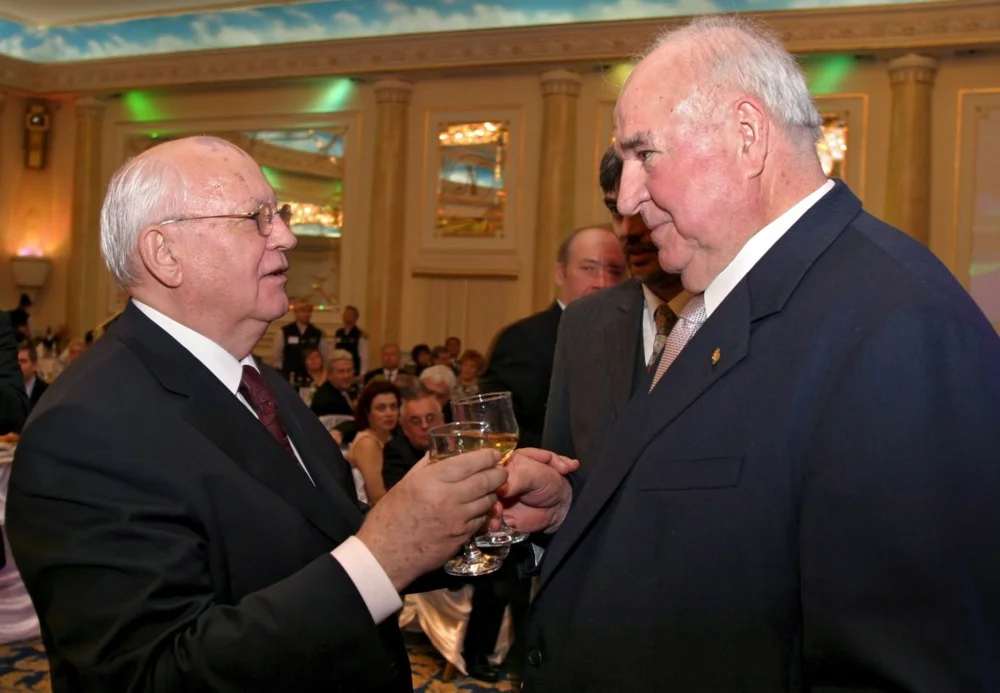 Helmut Kohl (R) and Mikhail Gorbachev (L). Photo: EPA/STRINGER