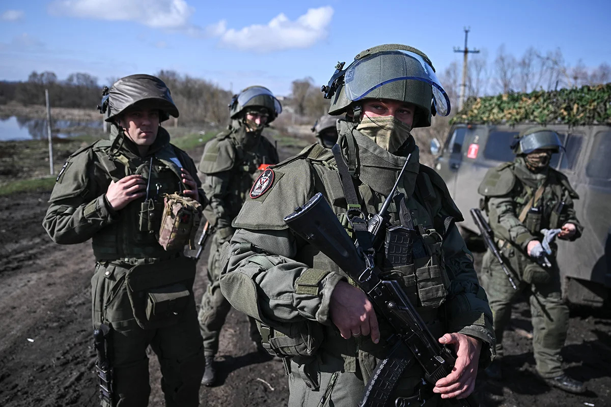Саперы 92-го инженерно-саперного полка Вооруженных Сил Российской Федерации проводят разминирование Курской области, Россия, 27 марта 2025 года. Фото: Сергей Бобылев / IMAGO / Scanpix / LETA