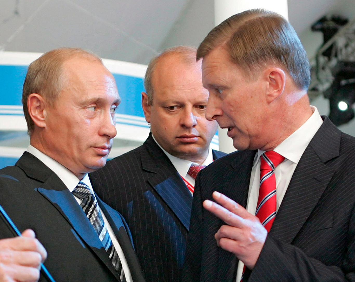 Владимир Путин и Сергей Иванов во время Международного инвестиционного форума «Сочи-2007» на черноморском курорте Сочи, Россия, 19 сентября 2007 года. Фото: Владимир Родионов / РИА Новости / EPA