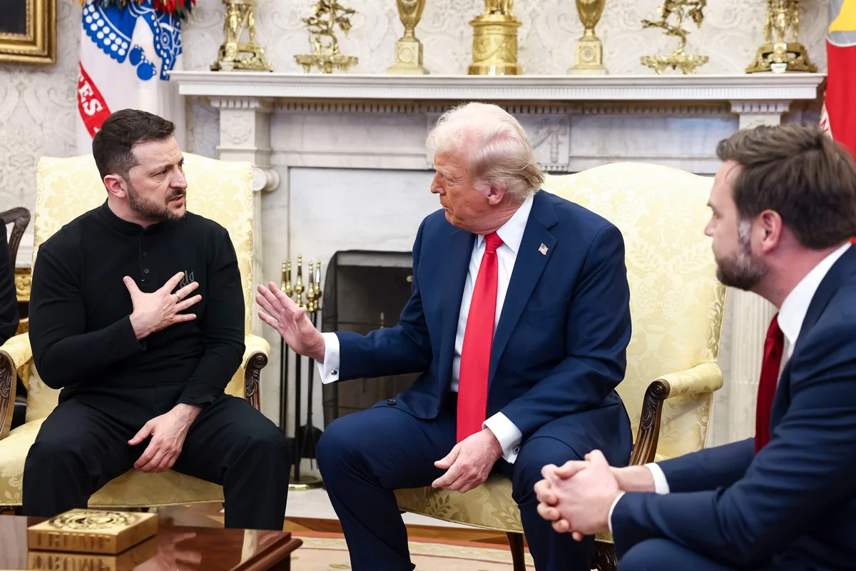 Владимир Зеленский, Дональд Трамп и Джей Ди Вэнс во время встречи в Белом доме, Вашингтон, 28 февраля 2025 года. Фото: Jim Lo Scalzo / EPA