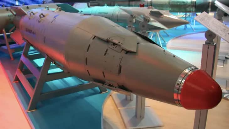 KAB-1500LG-F-E guided aerial bomb with a high-explosive warhead. Photo: <a href="https://commons.wikimedia.org/w/index.php?curid=57021281">Wikimedia Commons</a>, CC BY-SA 4.0