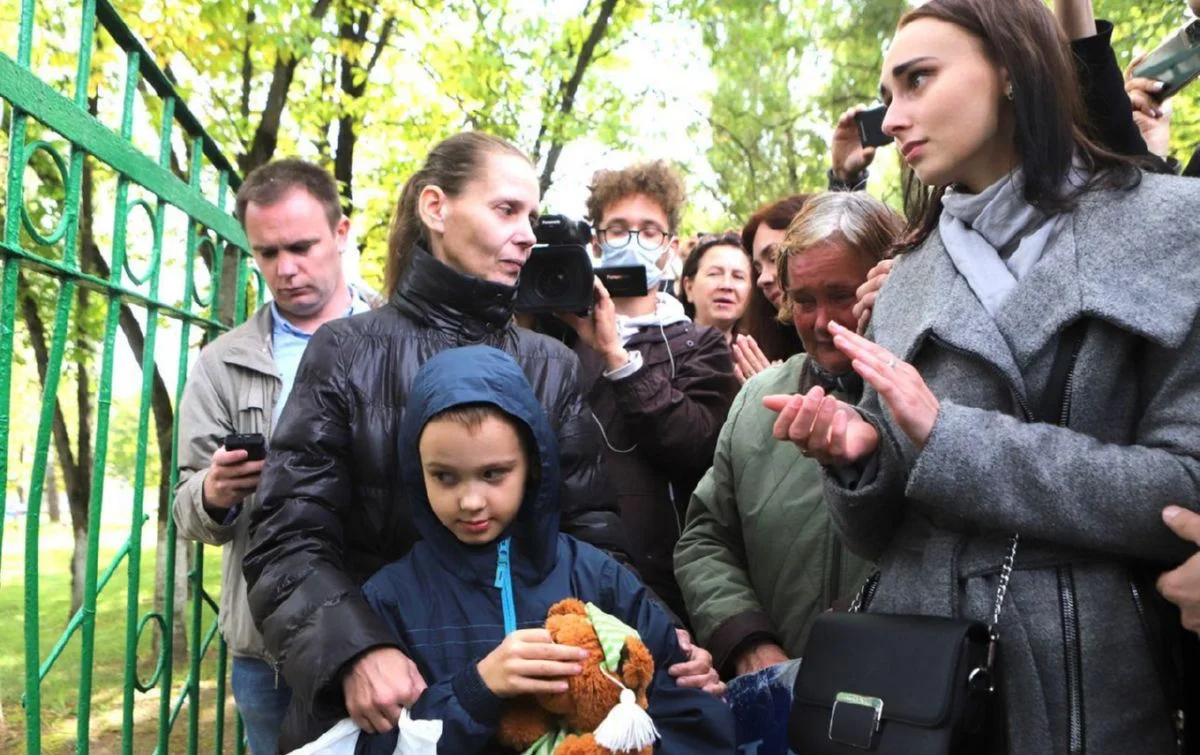 Елена Лазарчик с сыном. Фото: Наша нива