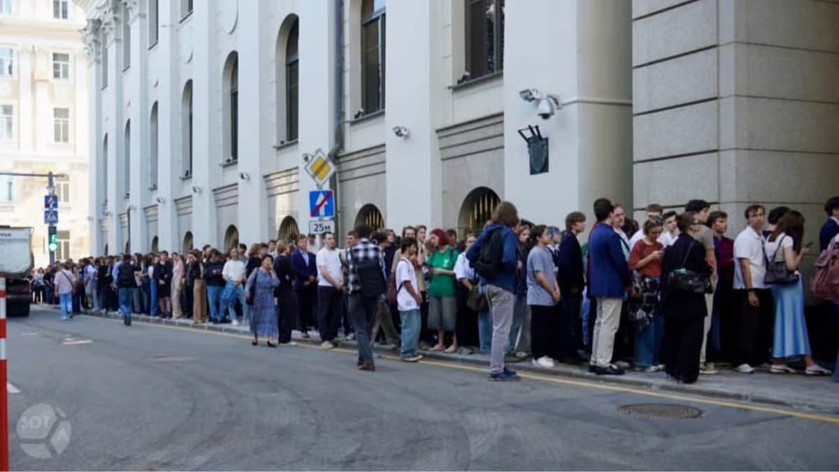Russian police begin detaining Yabloko supporters at their homes after election ban hearings