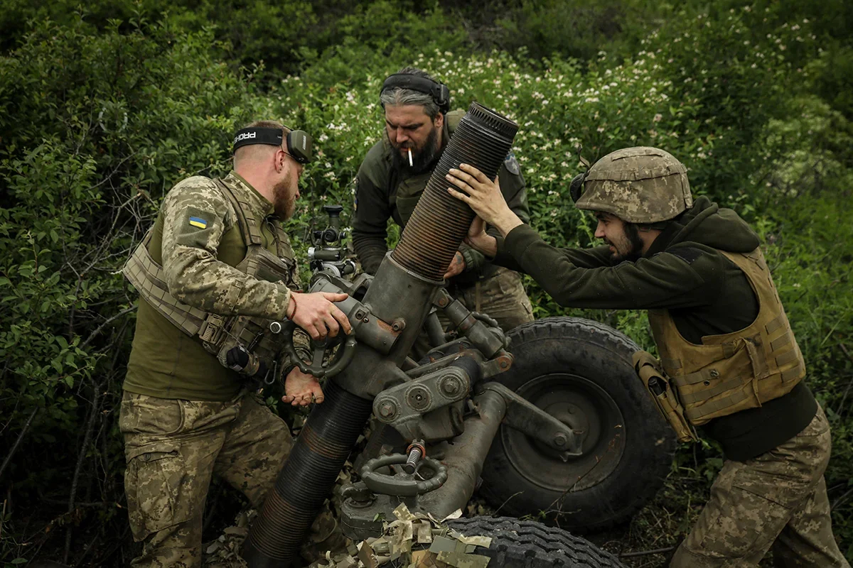 Ukrainian troops on the frontline near the town of Bakhmut in eastern Ukraine’s Donetsk region, 23 May 2023. Photo: EPA-EFE / OLEG PETRASYUK
