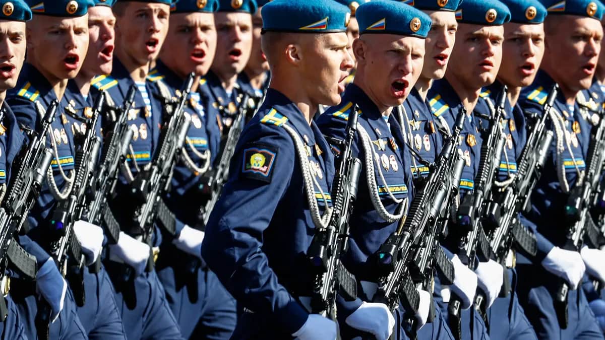 Russian paratroopers march in a Victory Day parade on Red Square in Moscow, 9 May 2023. Photo: EPA-EFE / STRINGER