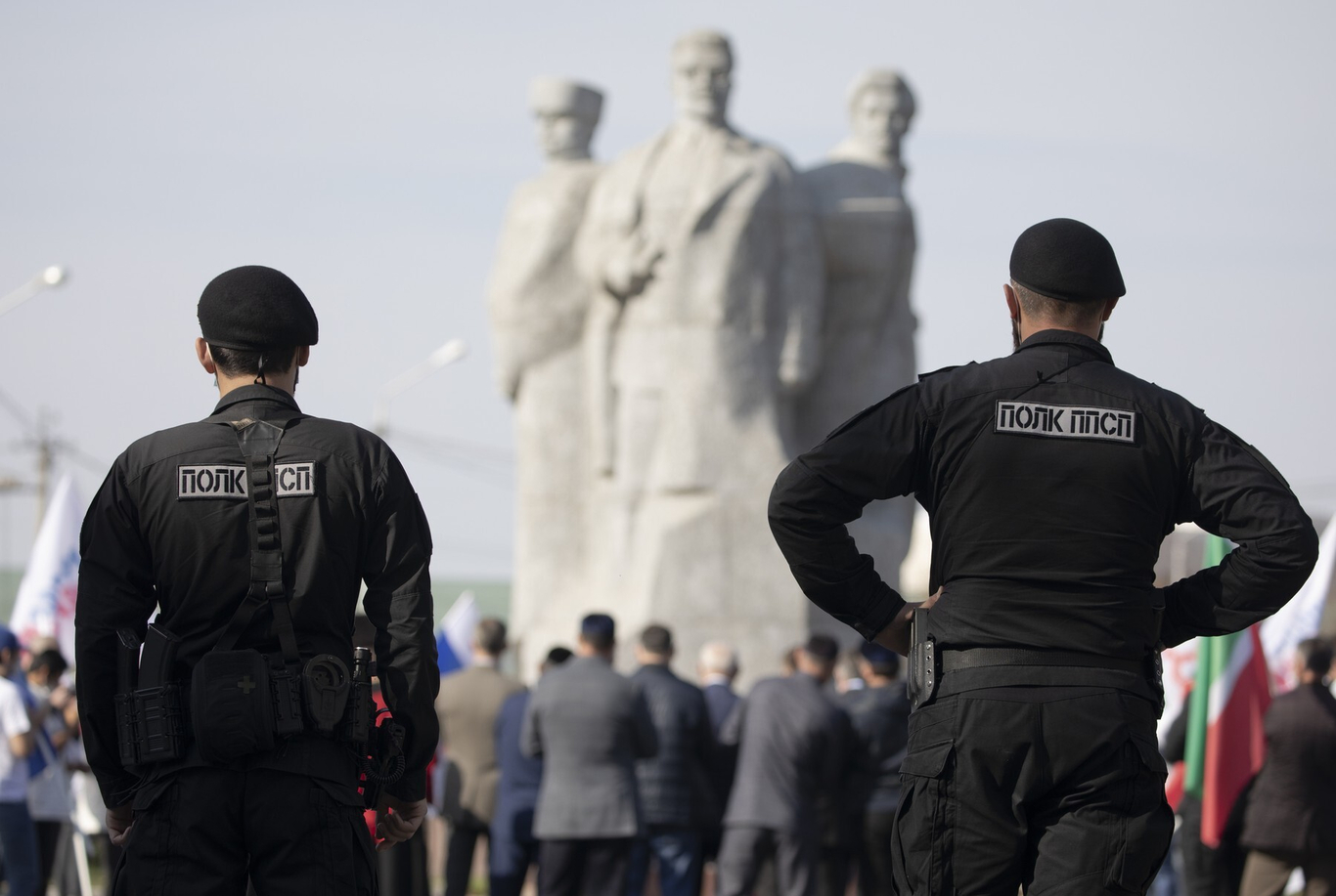 Сотрудники полка патрульно-постовой службы полиции несут службу во время празднования Дня народного единства в Грозном, 4 ноября 2020 года. Фото: Елена Афонина / ТАСС / Profimedia