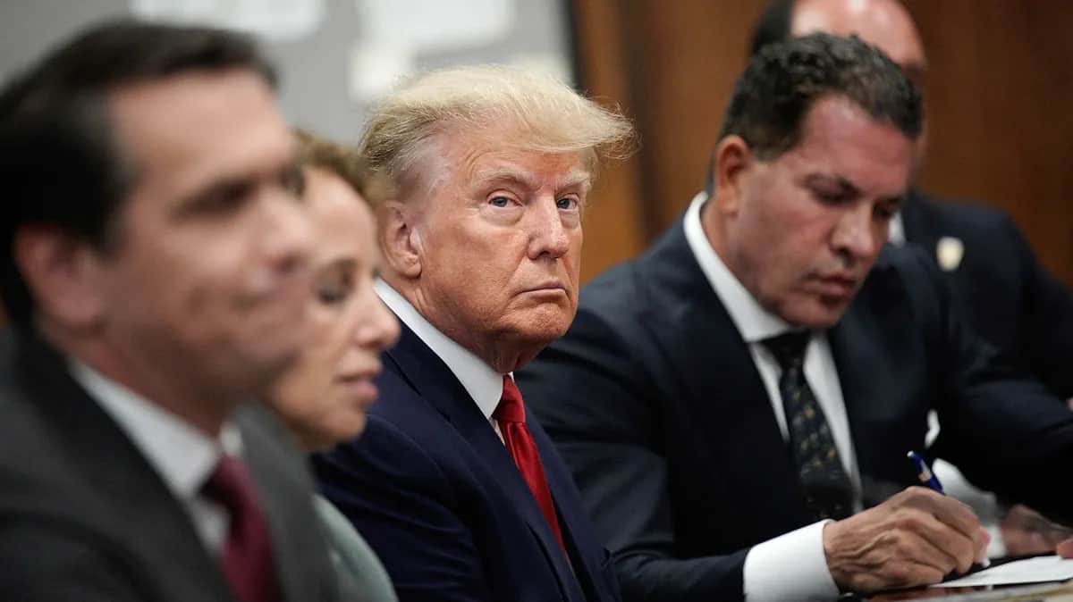 Дональд Трамп в зале суда по обвинению в уголовном суде Нью-Йорка, 4 апреля 2023 года. Фото: EPA-EFE/CURTIS MEANS POOL