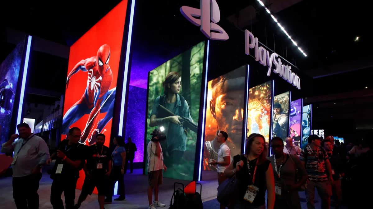 Посетители выставки Electronic Entertainment Expo в Лос-Анджелесе, Калифорния, США, 12 июня 2018 года. Фото: Mike Nelson / EPA-EFE