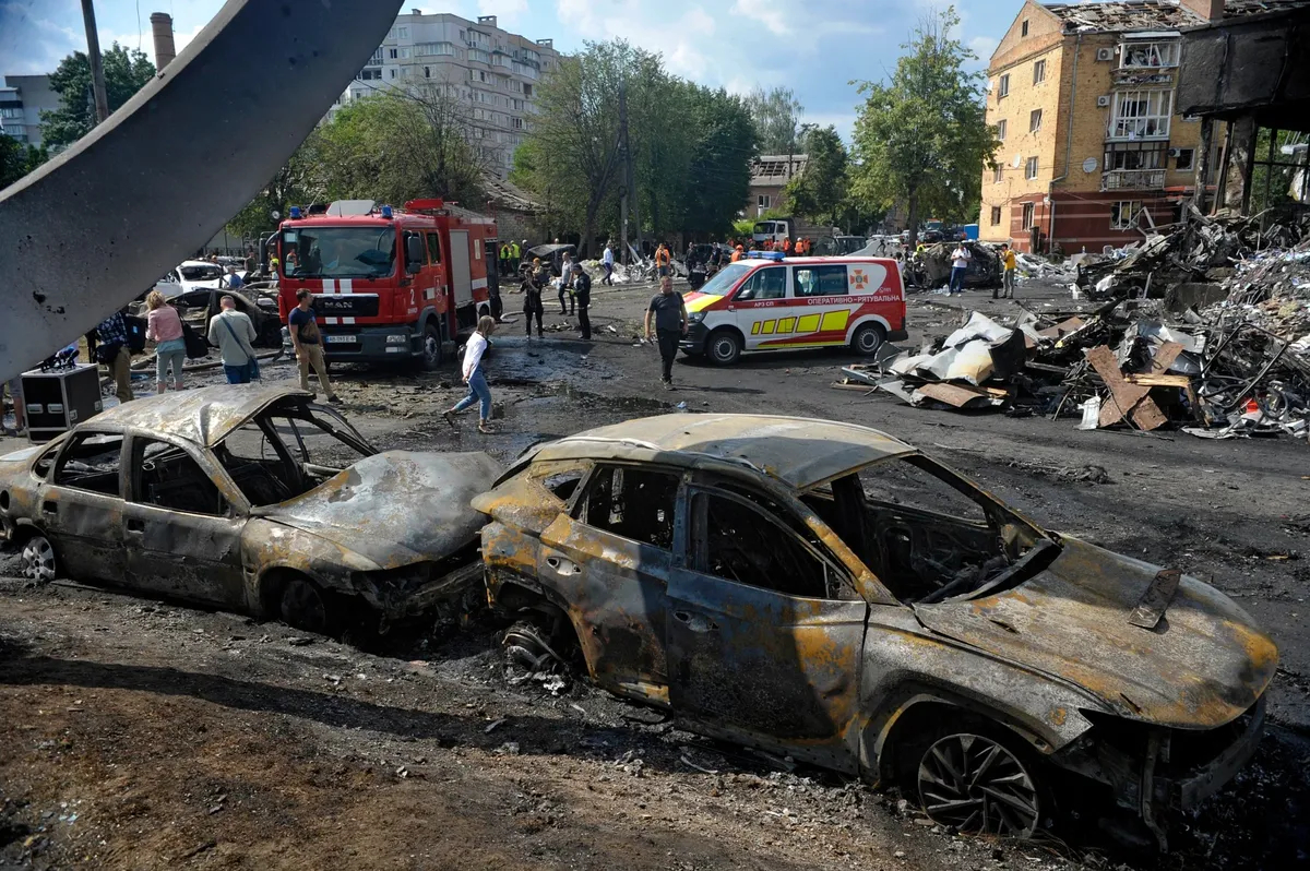 Последствия обстрела в Виннице, 14 июля 2022 года. Фото: Oleksandr Lapin / Ukrinform / Future Publishing / Getty Images