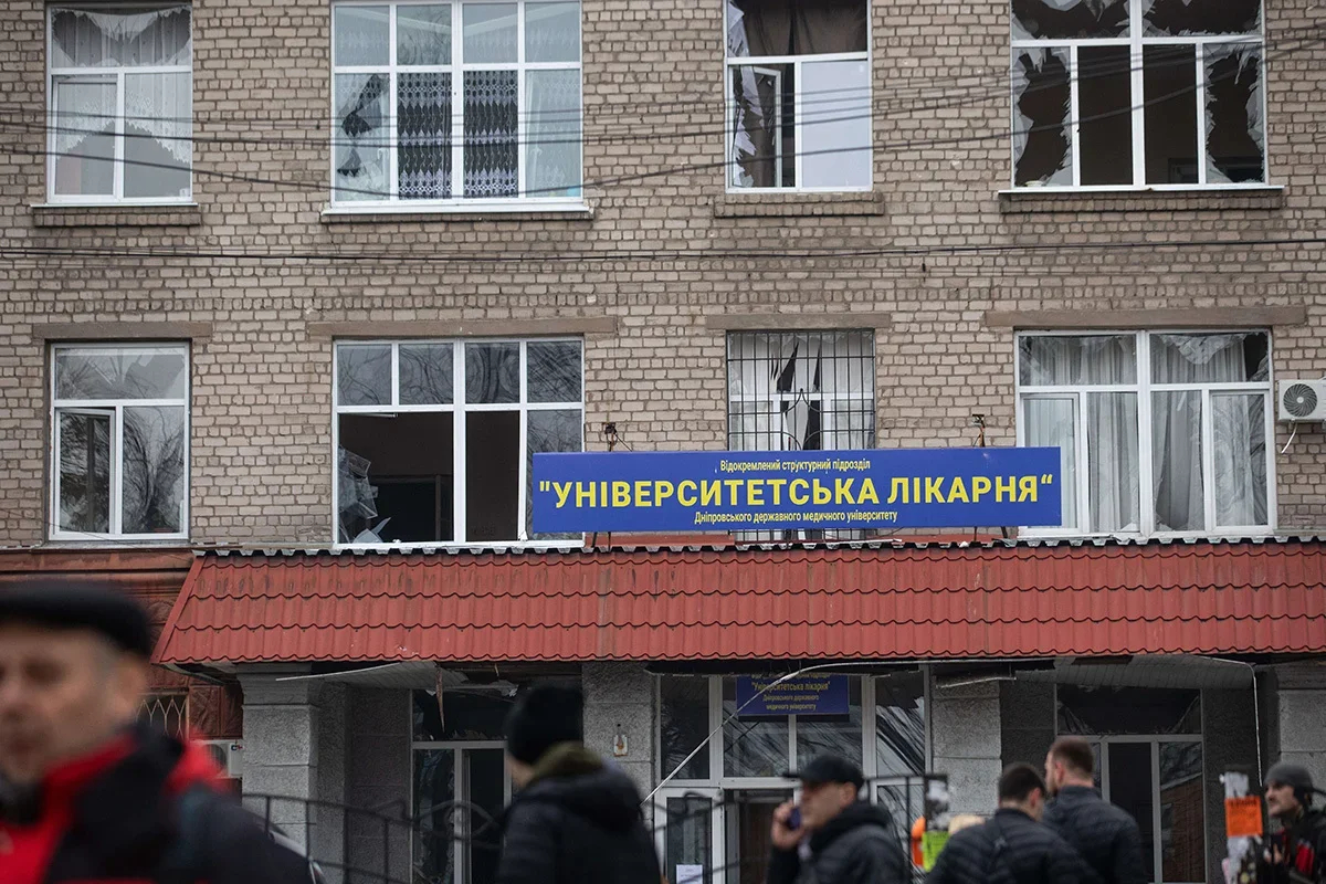A hospital damaged in the Russian missile strike on the centre of Dnipro, 29 December. Photo: Arsen Dzodzaiev / Anadolu / Vida Press