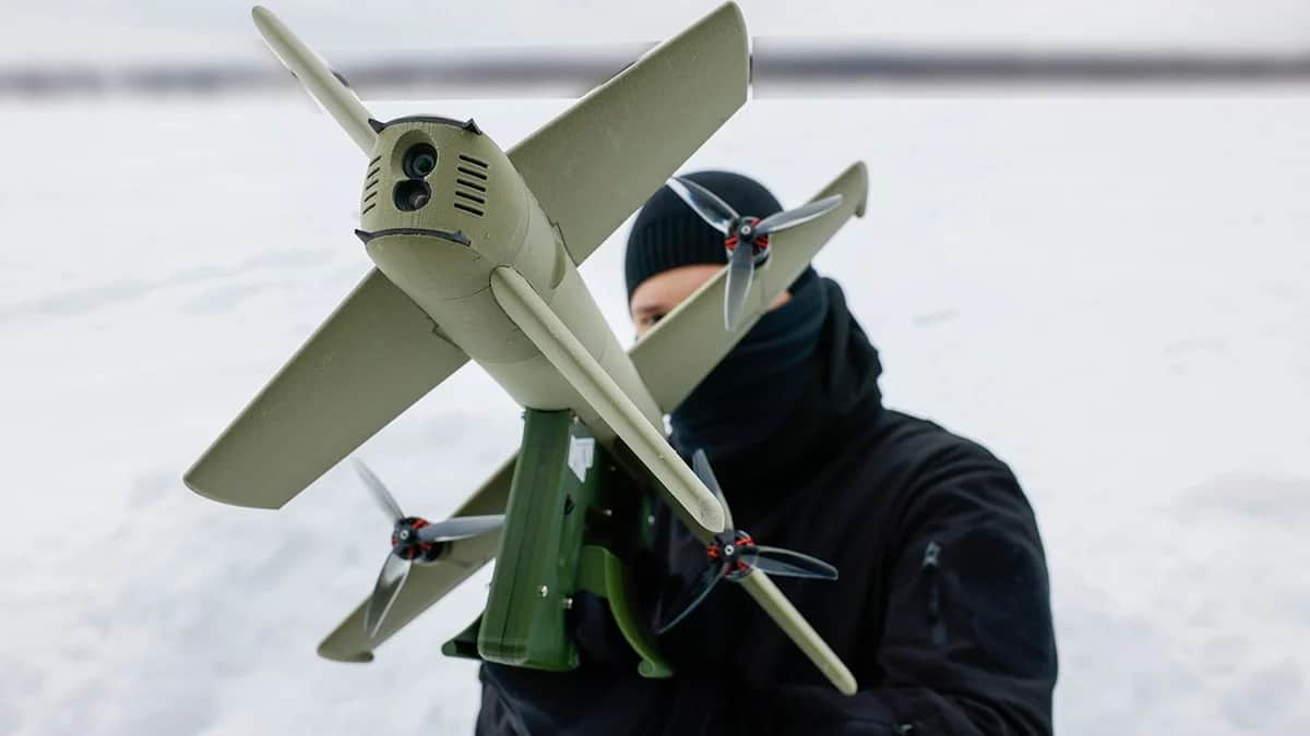 Почти 16 миллиардов рублей на дроны потратили российские школы, вузы и детсады
