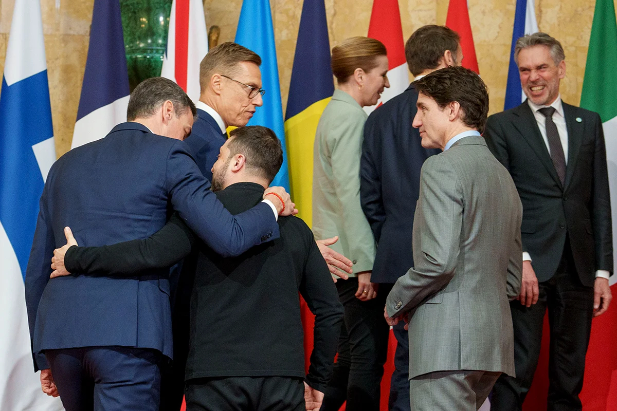Премьер-министр Испании Педро Санчес, президент Финляндии Александр Стубб, президент Украины Владимир Зеленский и премьер-министр Канады Джастин Трюдо во время саммита по Украине в Ланкастер-Хаусе в Лондоне, Великобритания, 2 марта 2025 года. Фото: Javad Parsa / EPA-EFE